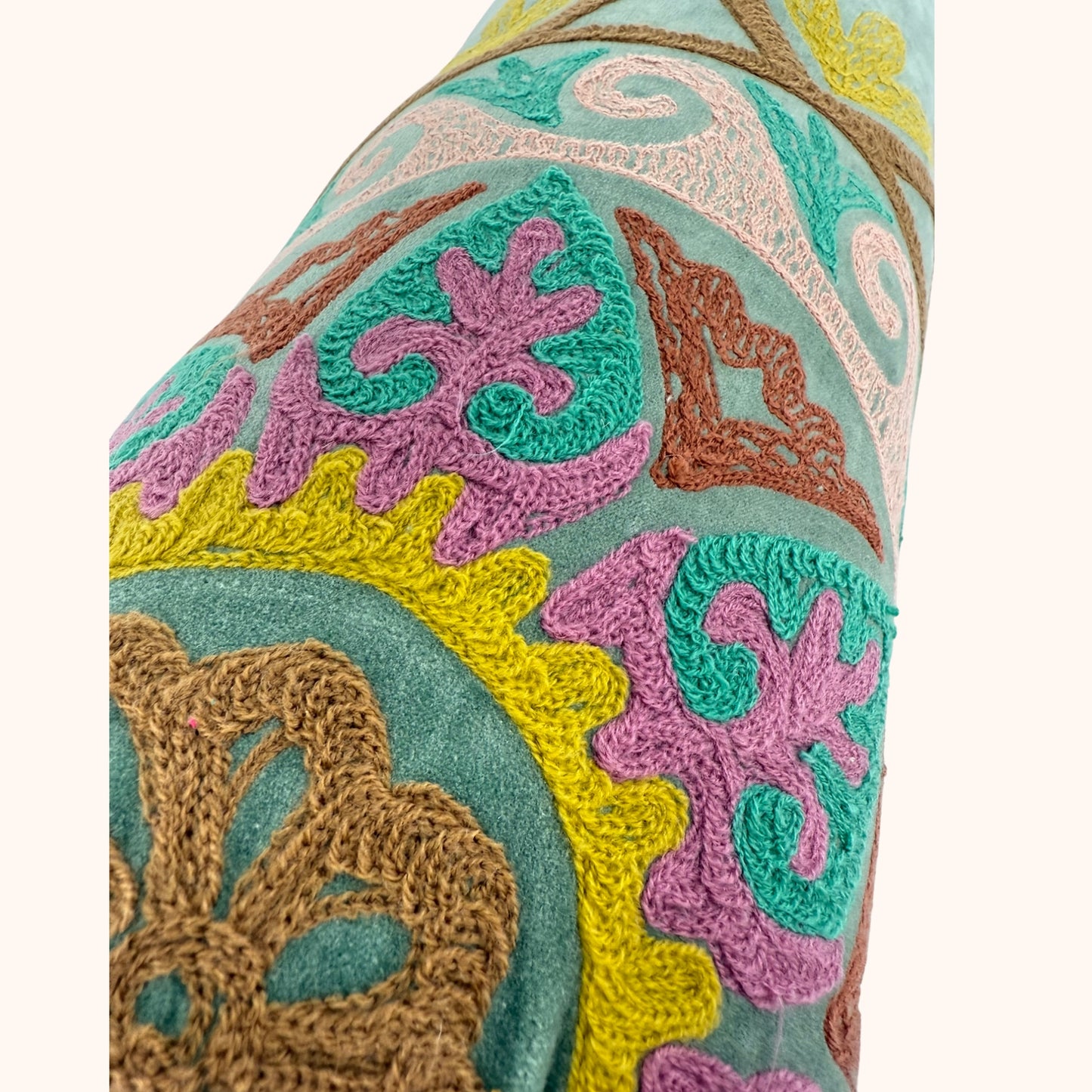 Velourse nekrol 54x20cm met handgemaakte bloemenborduursels blauw en multicolour