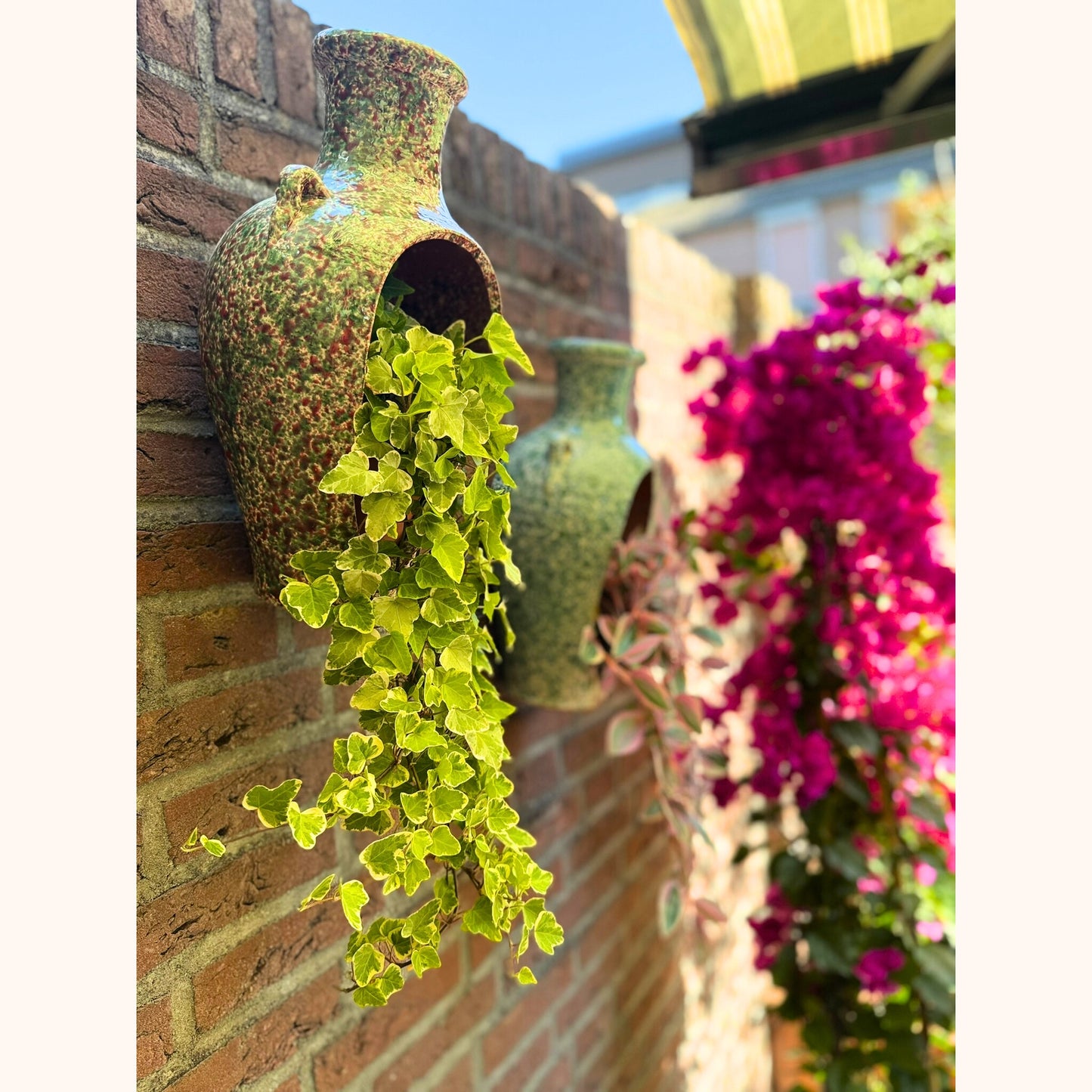 Terracotta kruik met opening – rood, wit & groen | 39 x 20 cm