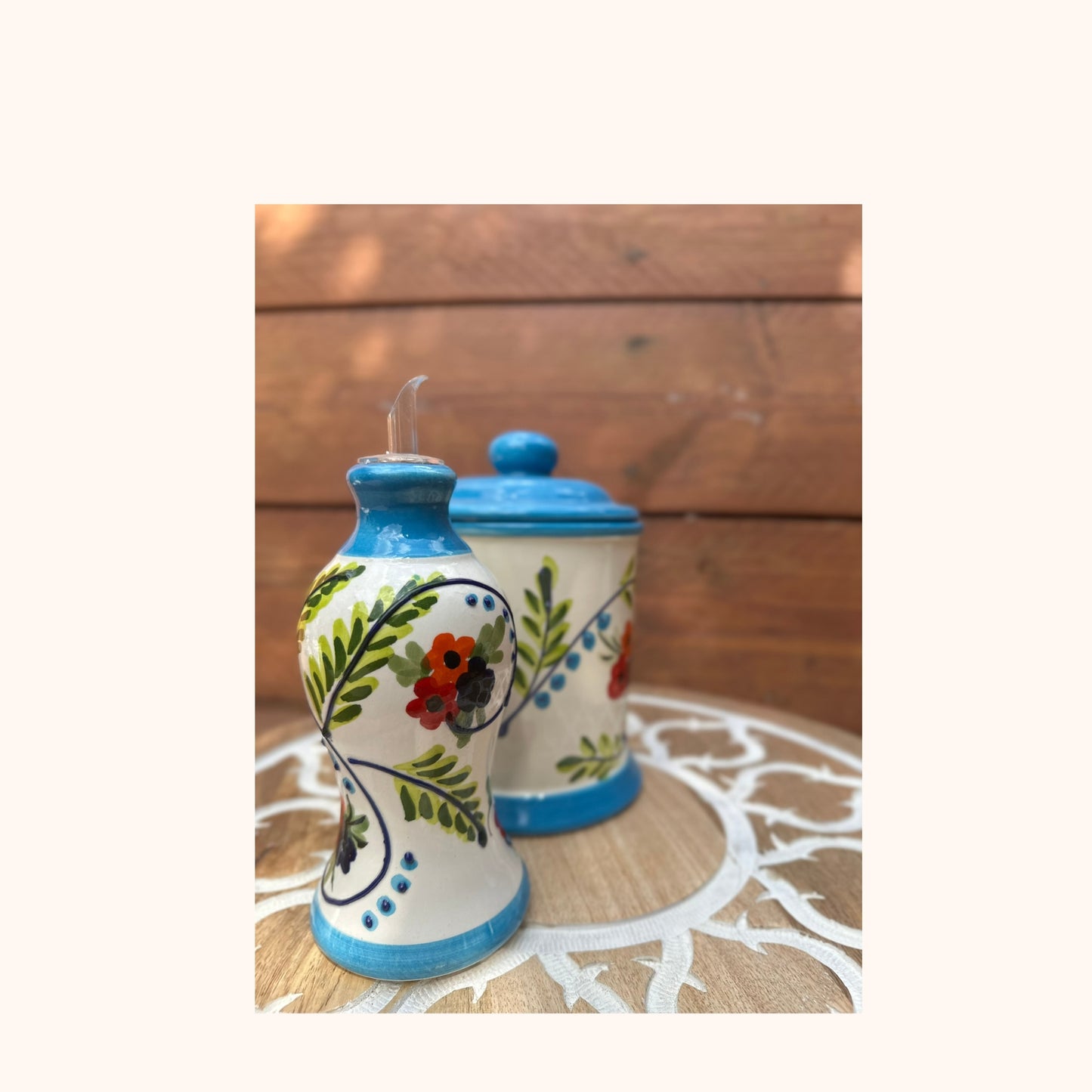 Voorraadpot & Olijfolieschenkkan – Azuurblauw met Bloemen