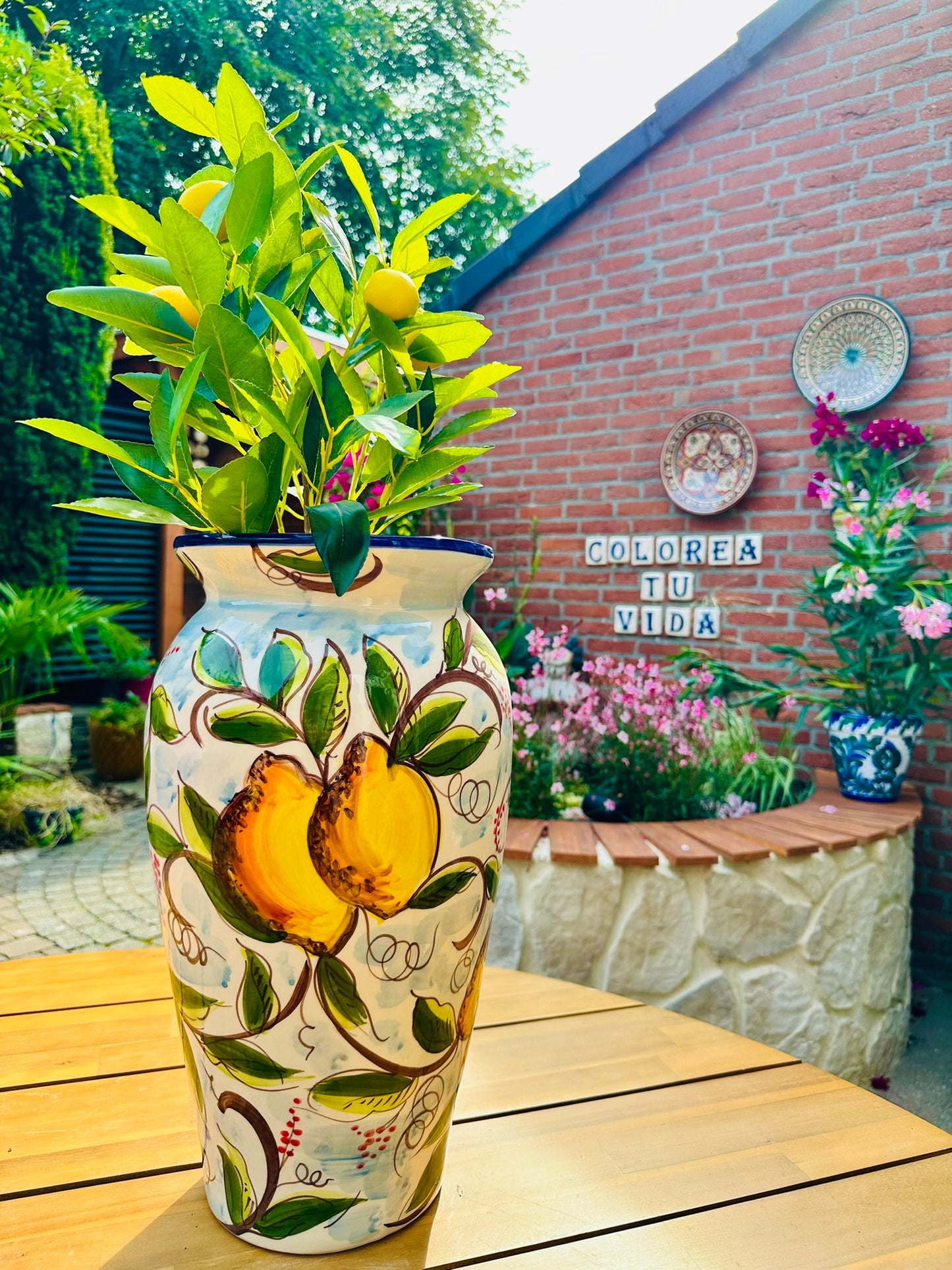 Unieke grote vaas "límon" voor binnen – handbeschilderd en vol karakter ♡