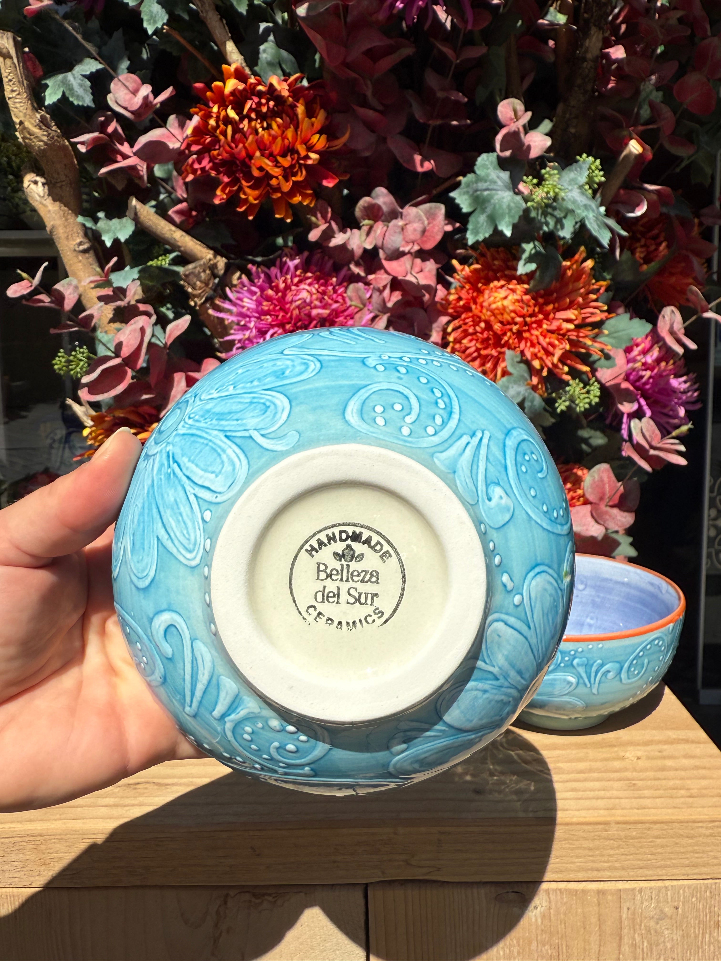 Keramieken kommetje blauw Azul Flor onderkant met Belleza del Sur stempel