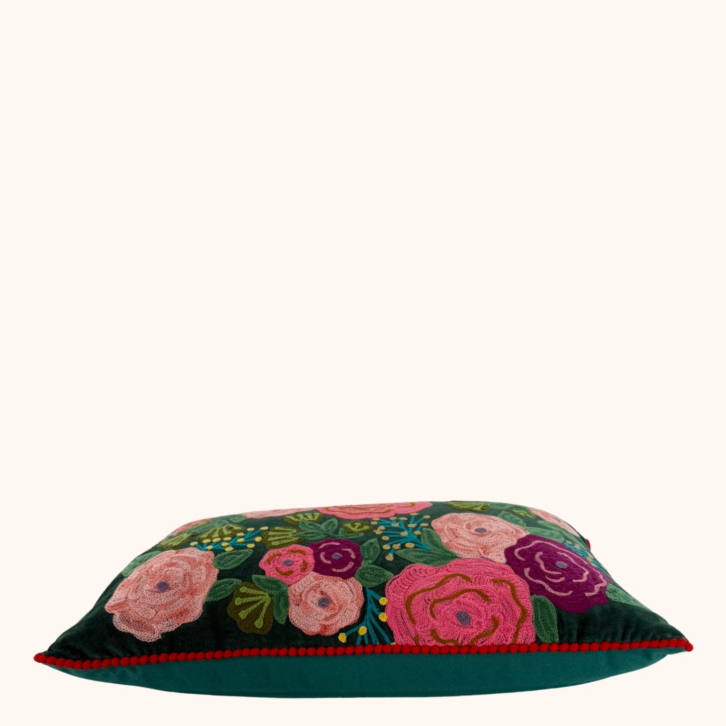 Velours kussen 35 x 50 cm met handgemaakte bloemenborduursels donkergroen