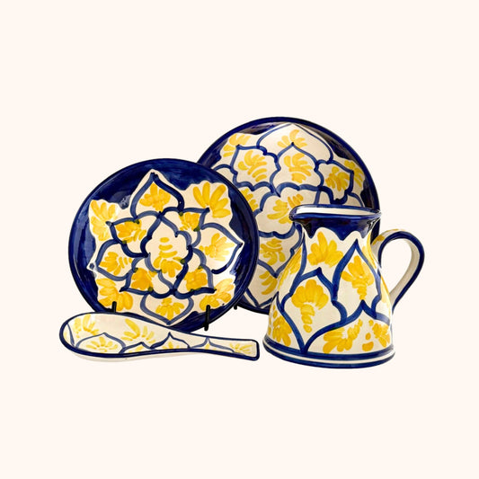 Handgemaakte keramieke geel/blauwe tafelset – kleurrijk servies uit Spanje