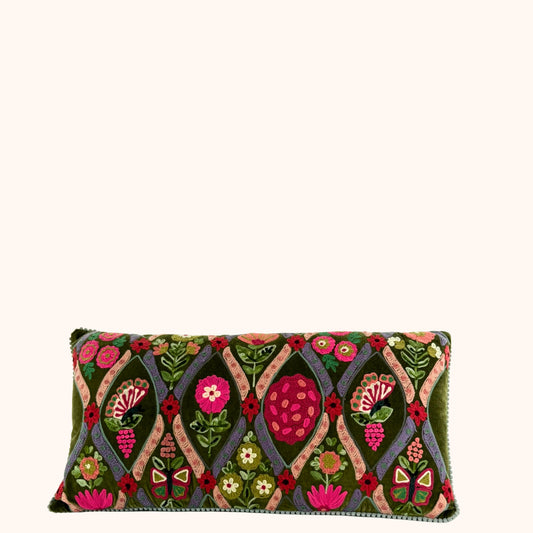 Velours kussen 30 x 60 cm met handgemaakte bloemenborduursels mos groen