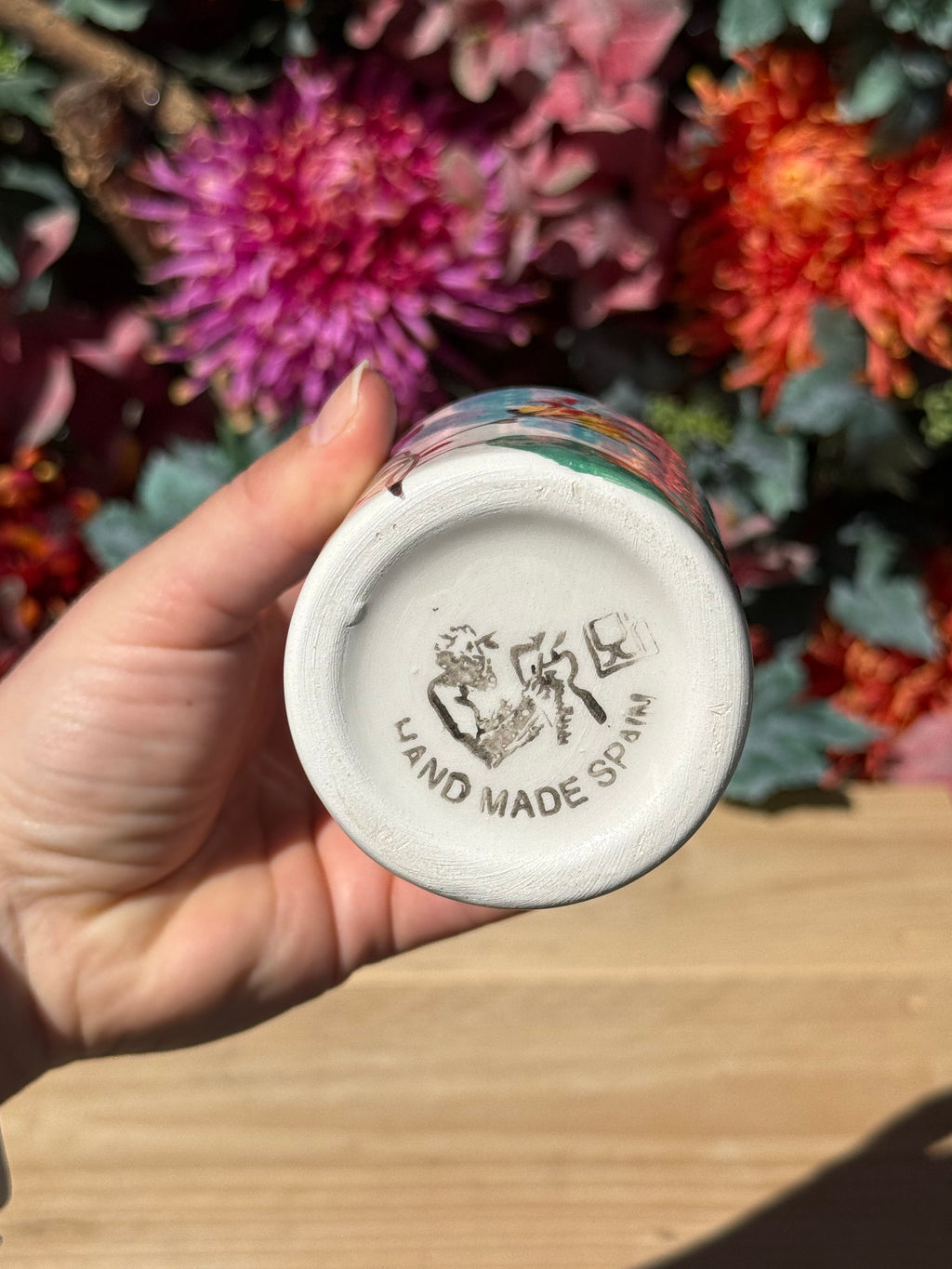 Keramieken olieflesje bloemen achterkant afwerking en vorm