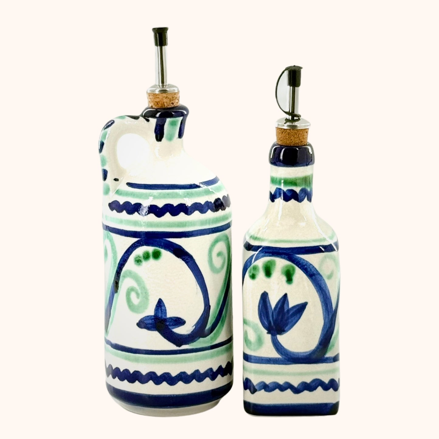 Handbeschilderde olijfoliefles groen/blauw vierkant – kleurrijk keramiek uit Andalusië