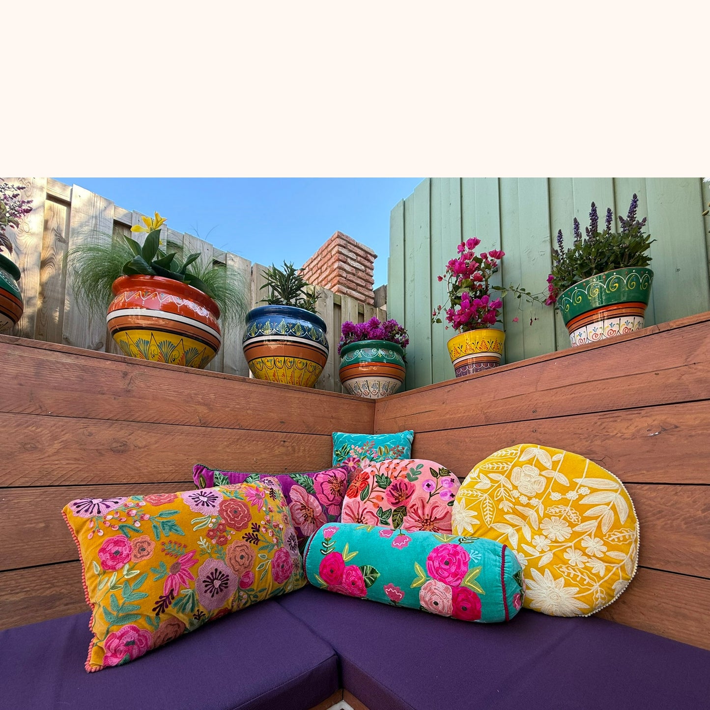 Handbeschilderde Spaanse keramieke bloempot Purpura y amarillo