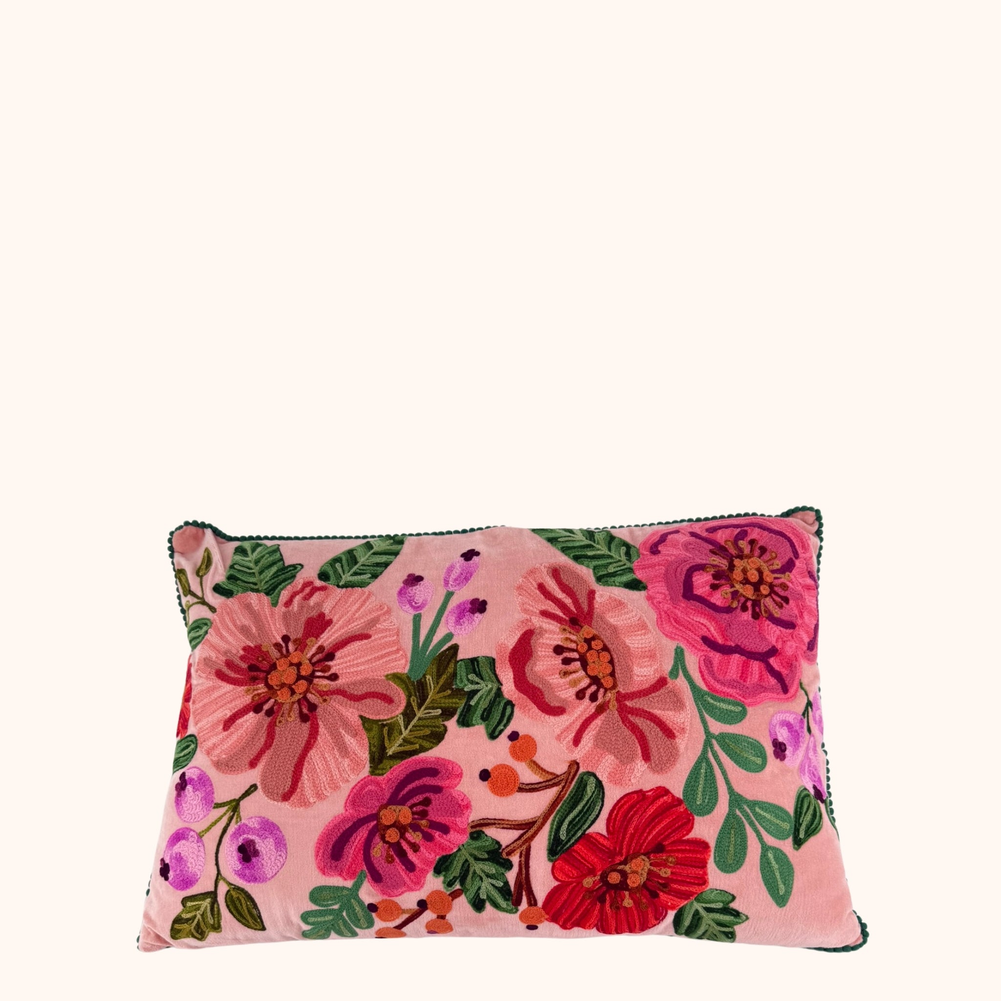 Velours kussen 40 x 60 cm met handgemaakte bloemenborduursels roze