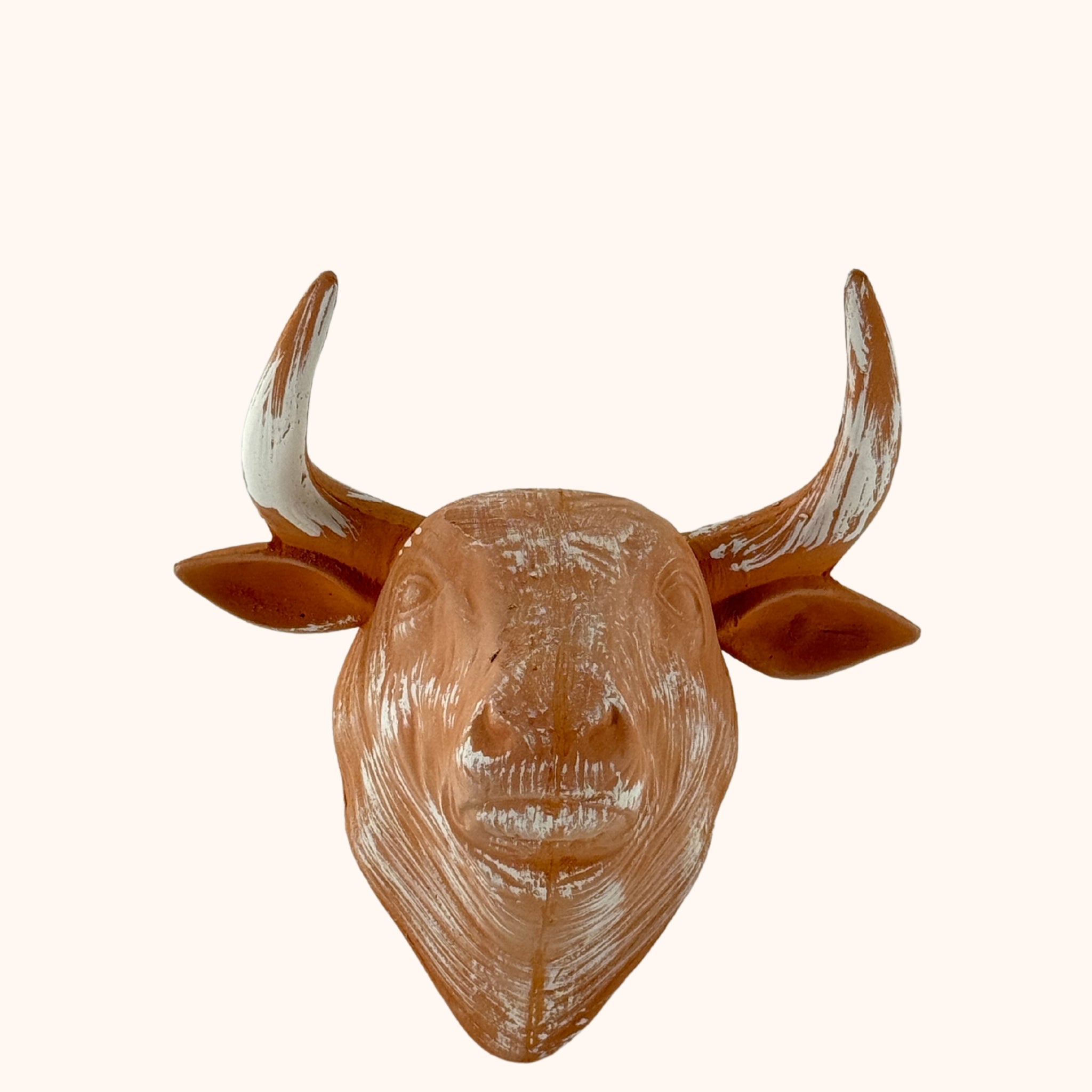 Terracotta stierenkop wanddecoratie met witte waas, in wit - Belleza del Sur