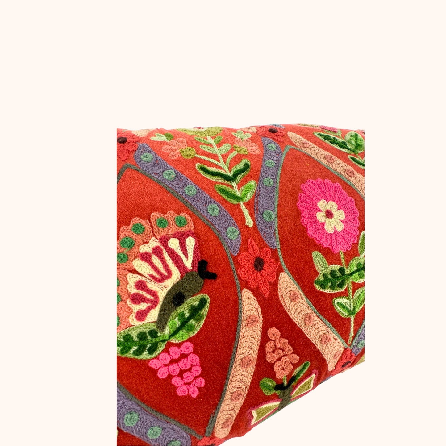 Velours kussen 30 x 60 cm met handgemaakte bloemenborduursels terra/oranje