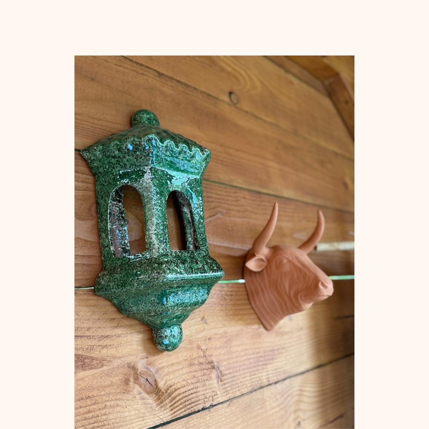 Wandlantaarn van terracotta – Groen – 40x23 cm